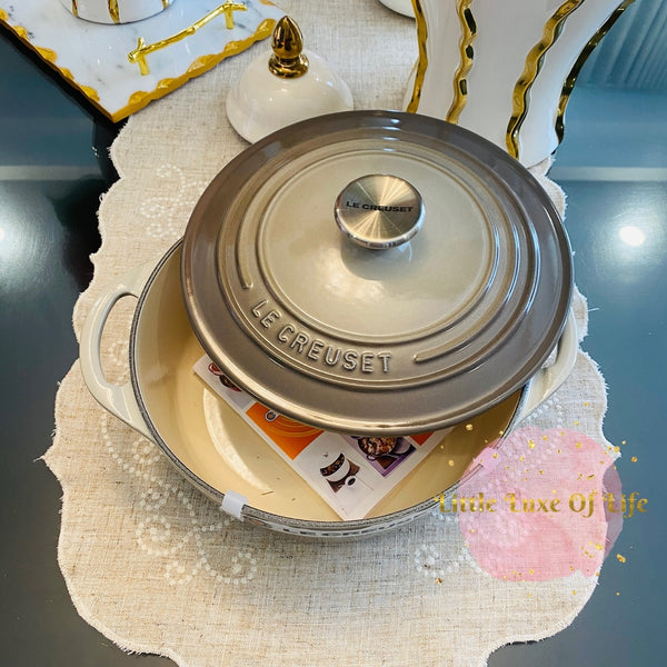 Le Creuset Shallow Round Oven 2.75QT 22cm - NUTMEG