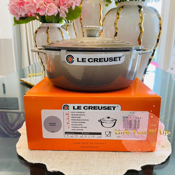Le Creuset Shallow Round Oven 2.75QT 22cm - NUTMEG