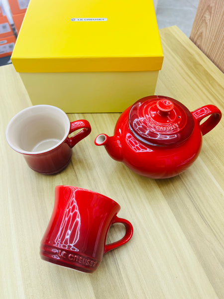 Le Creuset Teapot with 2 Mugs Set - CERISE