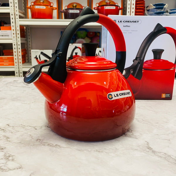 Le Creuset Oolong Kettle 1.6qt - CERISE