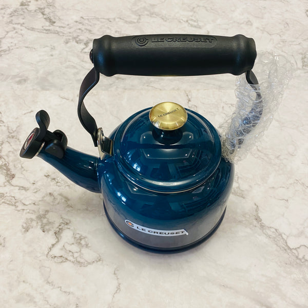 Le Creuset  Demi 1.25 Qt. Tea Kettle - AGAVE