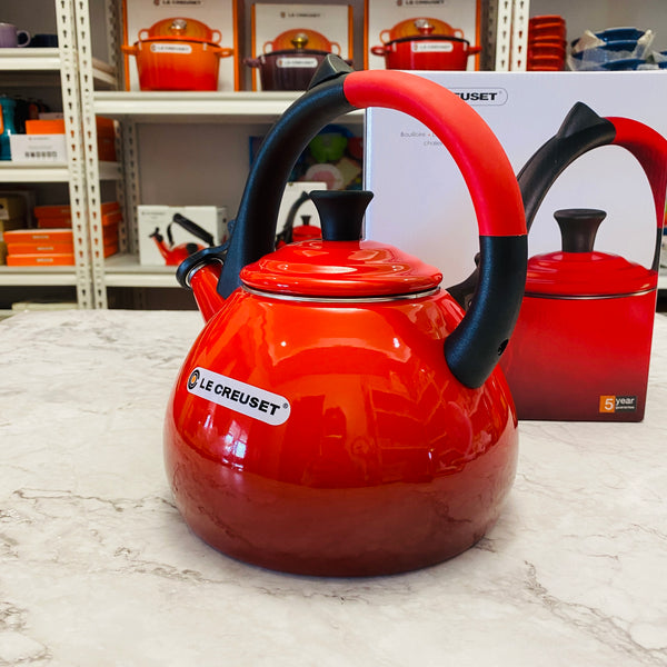 Le Creuset Oolong Kettle 1.6qt - CERISE