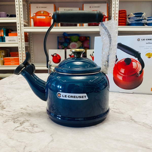 Le Creuset  Demi 1.25 Qt. Tea Kettle - AGAVE
