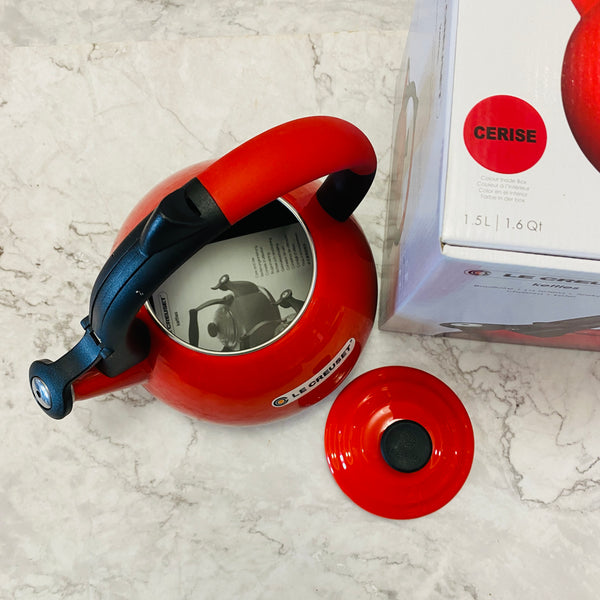 Le Creuset Oolong Kettle 1.6qt - CERISE