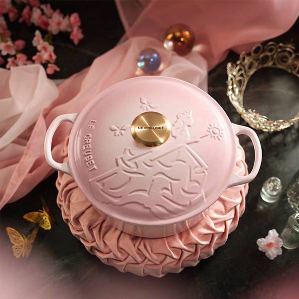 Le Creuset LIMITED EDITION Wicked Collection Glinda Embossed Signature Round Dutch Oven 4.5qt - SHELL PINK