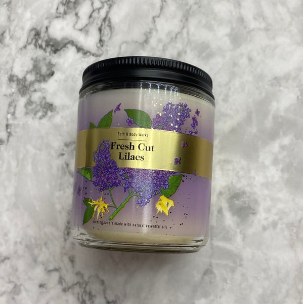 Bath & Body Works FRESH CUT LILACS single-wick Candle 7 oz / 198 g