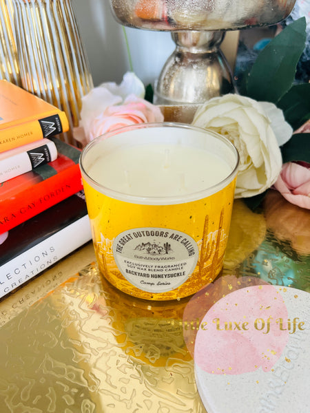 Bath & Body Works 🇺🇸 BACKYARD HONEYSUCKLE 3-wick Candle 14.5 oz / 411 g