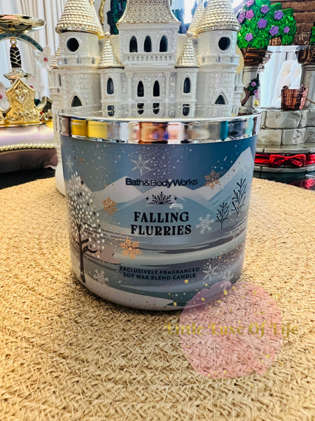 Bath & Body Works 🇺🇸 FALLING FLURRIES 3-wick Candle 14.5 oz / 411 g