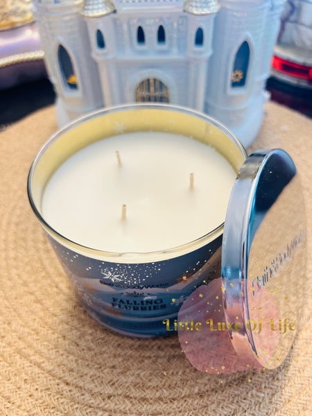 Bath & Body Works 🇺🇸 FALLING FLURRIES 3-wick Candle 14.5 oz / 411 g