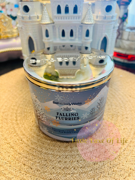 Bath & Body Works 🇺🇸 FALLING FLURRIES 3-wick Candle 14.5 oz / 411 g