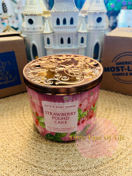 Bath & Body Works 🇺🇸 STRAWBERRY POUND CAKE 3-wick Candle 14.5 oz / 411 g