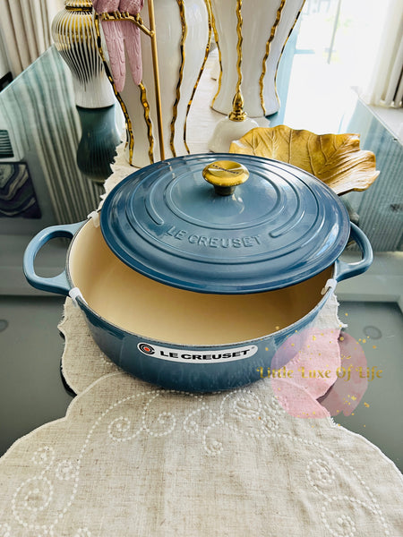 Le Creuset Signature Round Wide Oven 6.75qt 30cm - CHAMBRAY