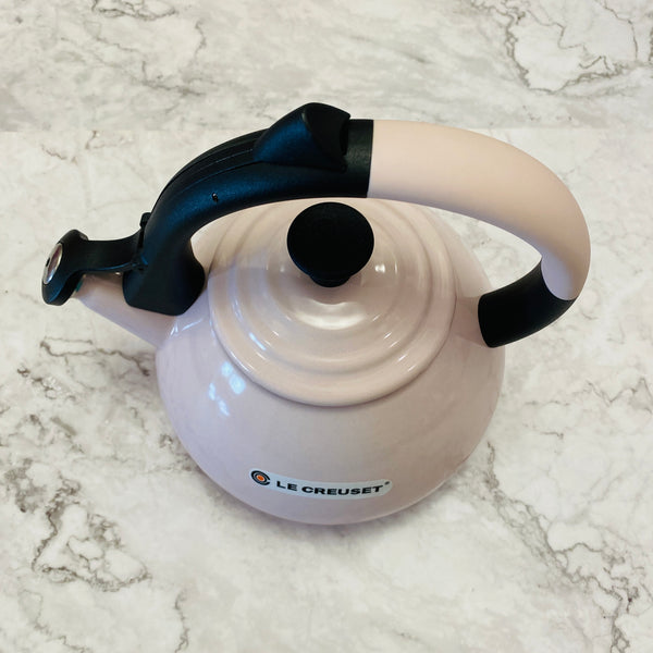 Le Creuset Oolong Kettle 1.6qt - SHELL PINK