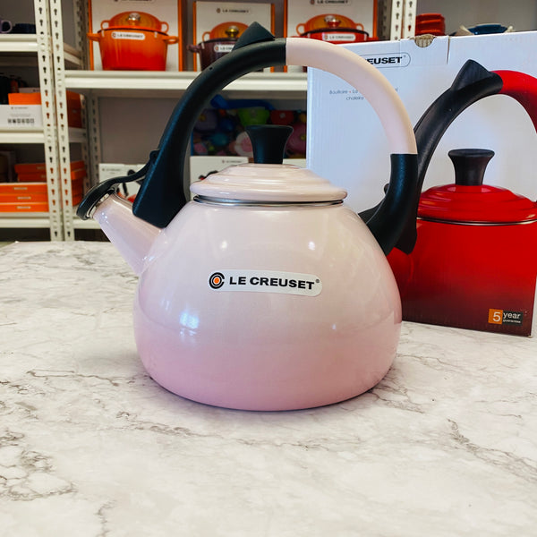 Le Creuset Oolong Kettle 1.6qt - SHELL PINK