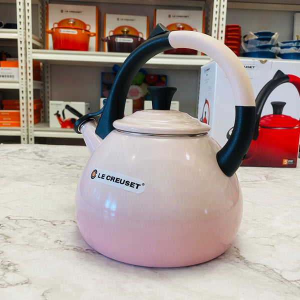 Le Creuset Oolong Kettle 1.6qt - SHELL PINK