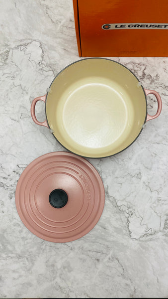 Le Creuset Classic Round Dutch Oven 5.5qt 26cm- MATTE SUGAR PINK