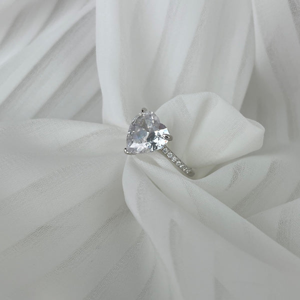 PURE 925 SILVER Amoura Ring