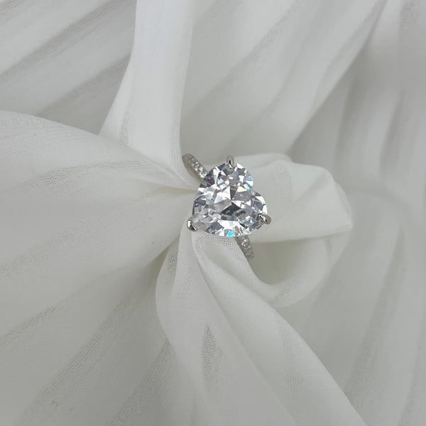 PURE 925 SILVER Amoura Ring