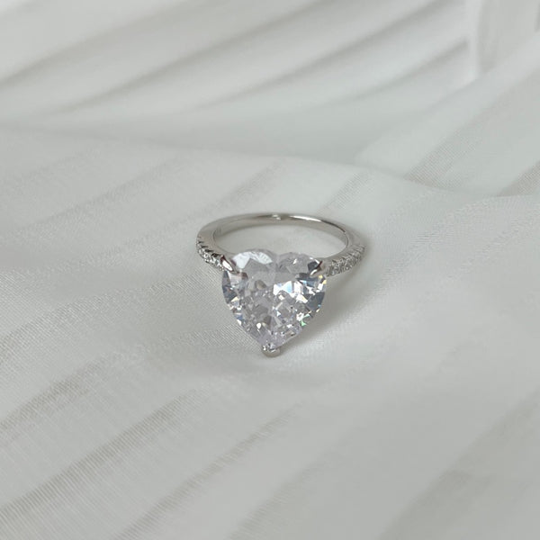PURE 925 SILVER Amoura Ring