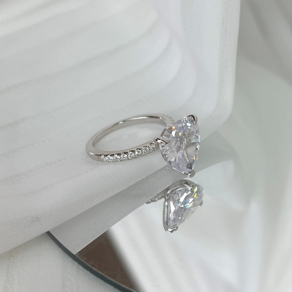 PURE 925 SILVER Amoura Ring