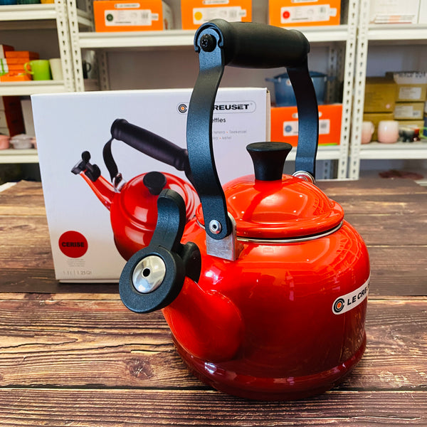 Le Creuset  Demi 1.25 Qt. Tea Kettle - CERISE